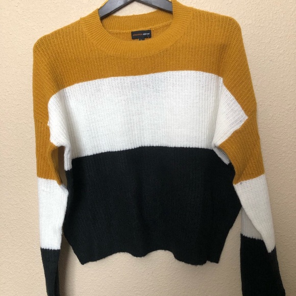 Sweatshirt - Picture 2 of 3